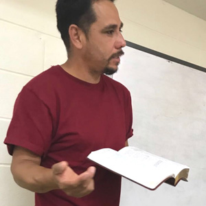 Pastor Armando Sanchez leads a weekly Bible study at Iglesia Enciende una Luz and Iglesia Shalom.